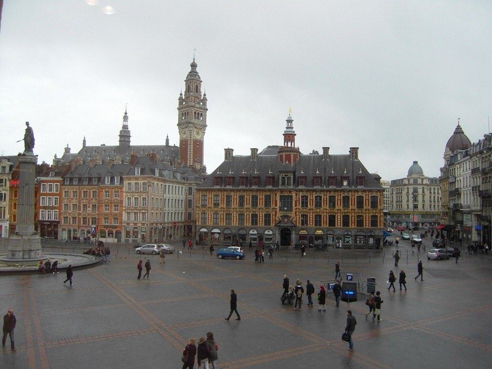 La Grand-Place et le beffroi de la chambre de commerce