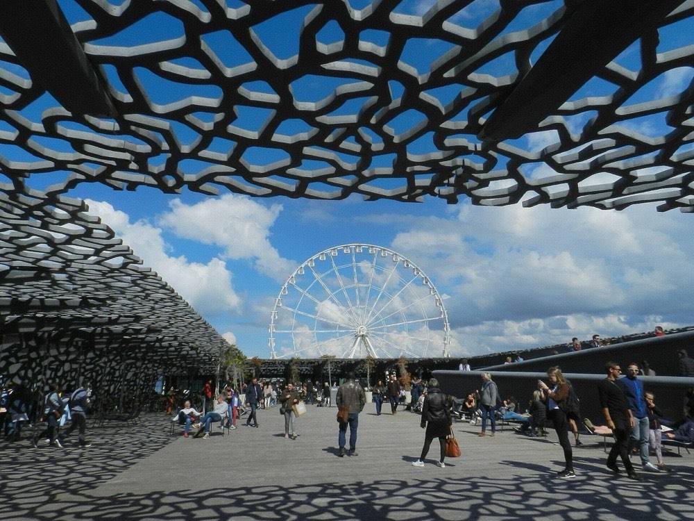 Le MuCEM et le fort Saint-Jean, à l'entrée du Vieux-Port