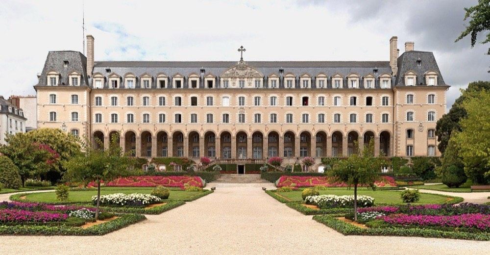 Le palais Saint-Georges et ses jardins