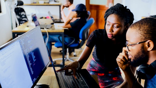 Prompt engineering pour non-techniciens : 10 techniques pour bien parler à ChatGPT, Claude et Gemini